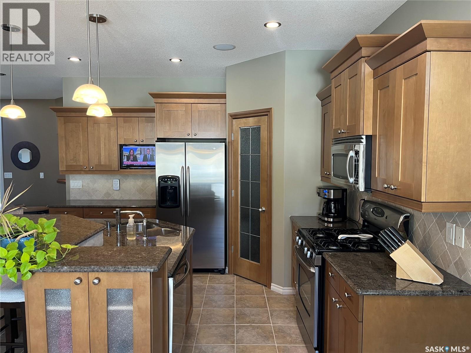 1914 Laurier Crescent E, Regina, SK