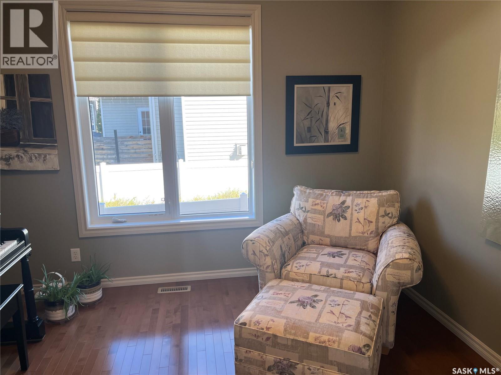 1914 Laurier Crescent E, Regina, SK