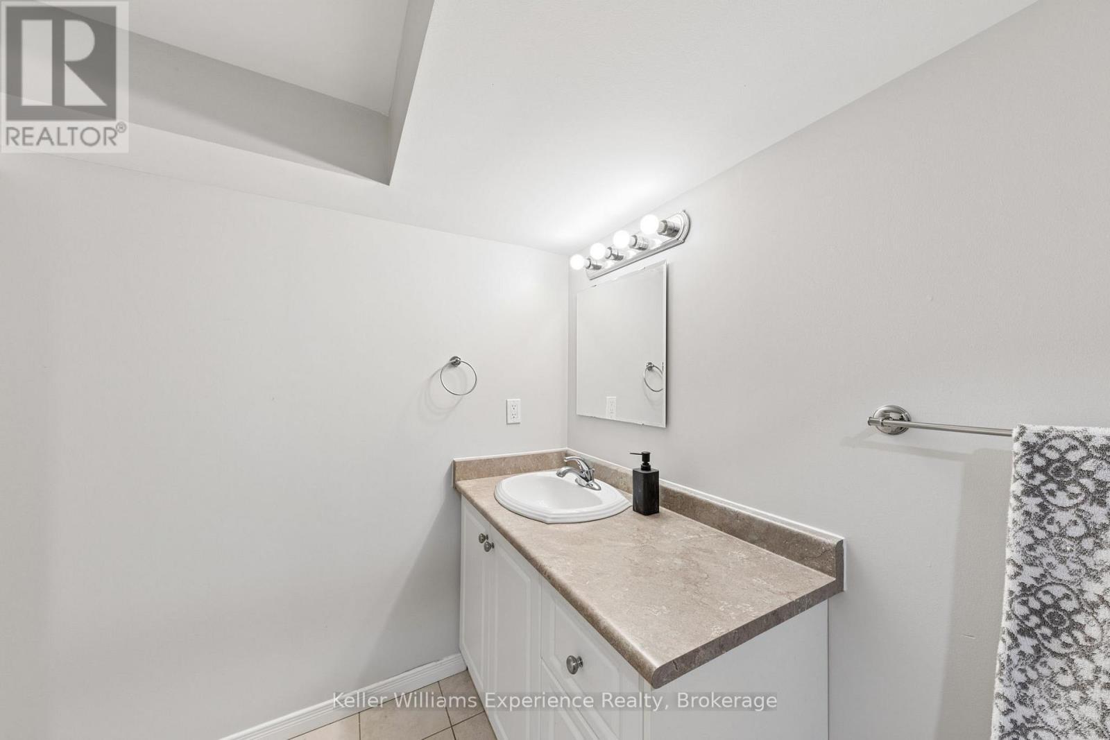 23 - 2 Bernick Drive, Barrie (Grove East), ON