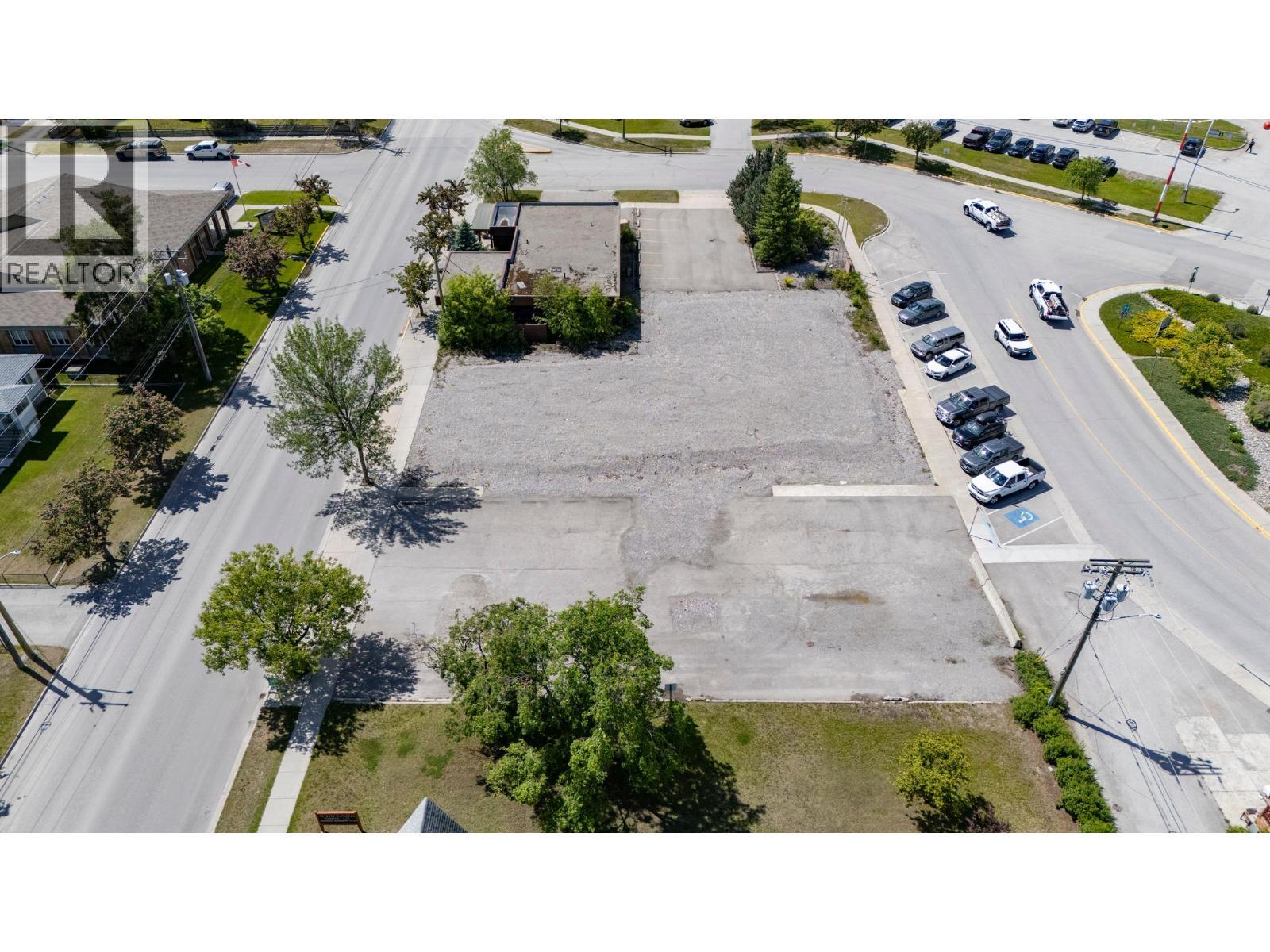 837 Park Drive, Golden, BC