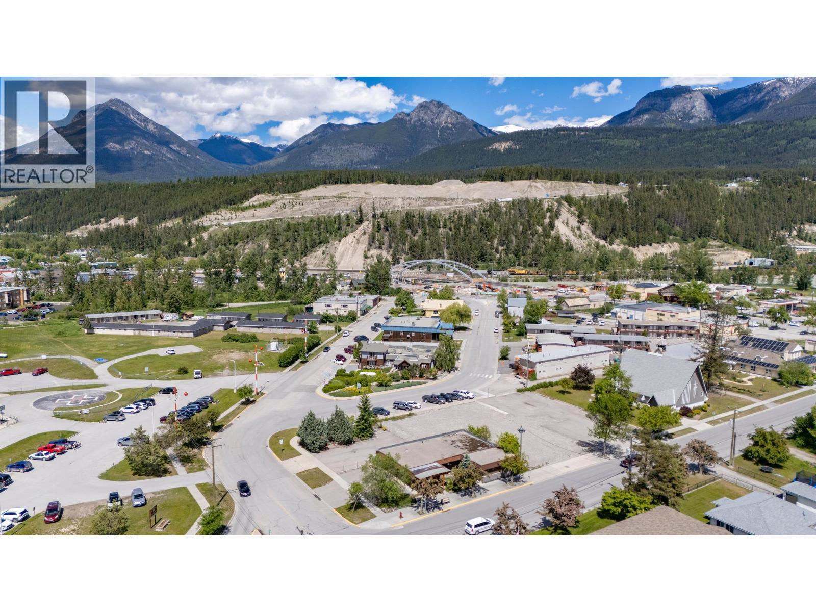 837 Park Drive, Golden, BC