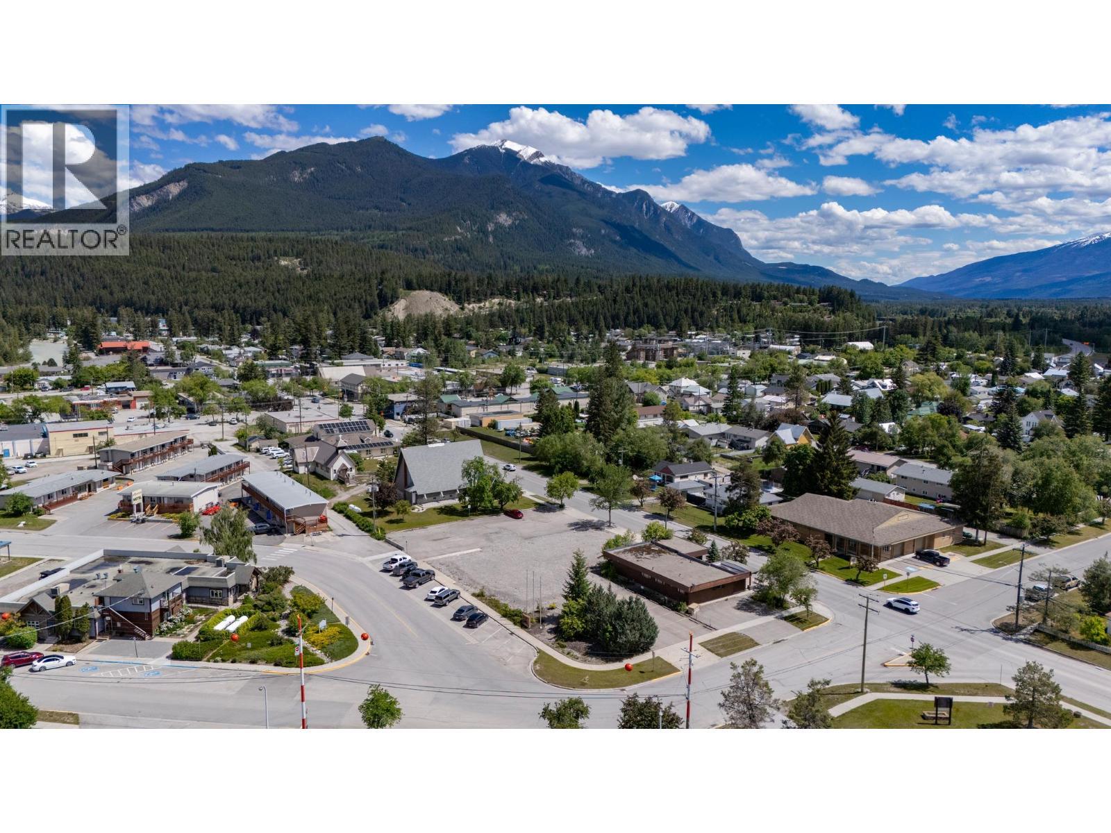 837 Park Drive, Golden, BC