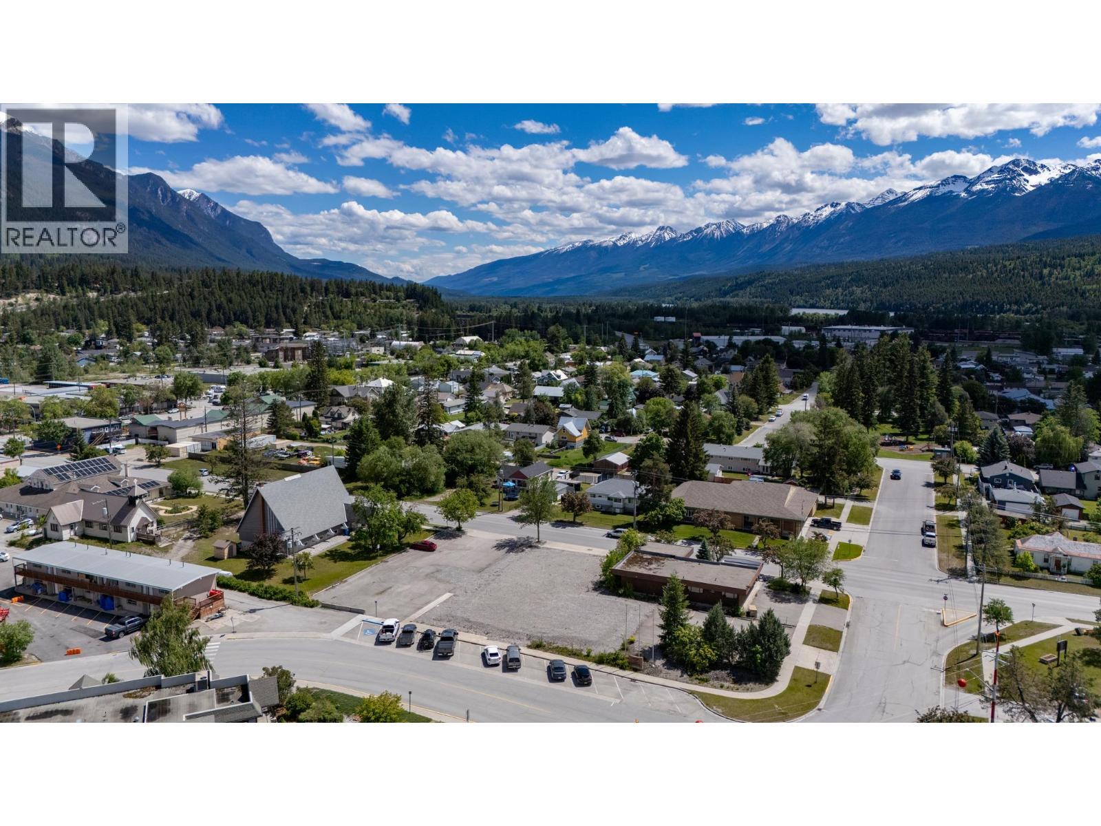 837 Park Drive, Golden, BC