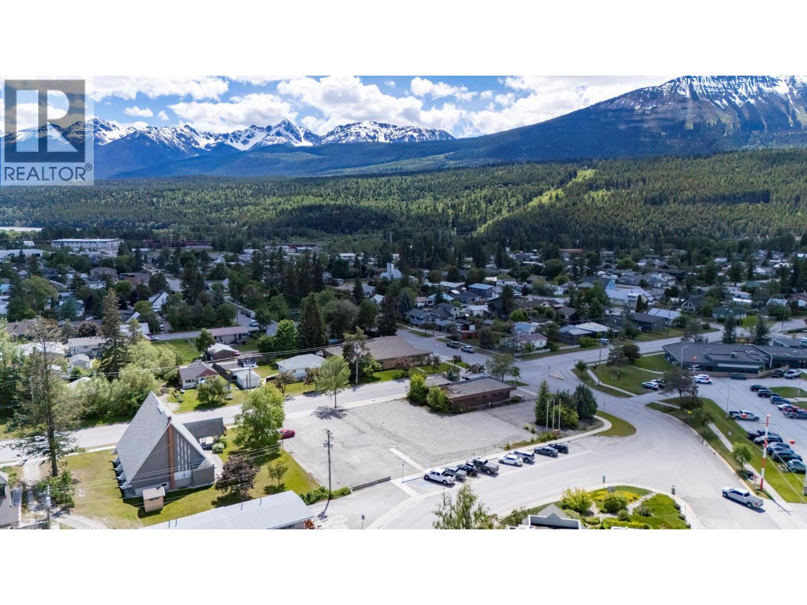 837 Park Drive, Golden, BC
