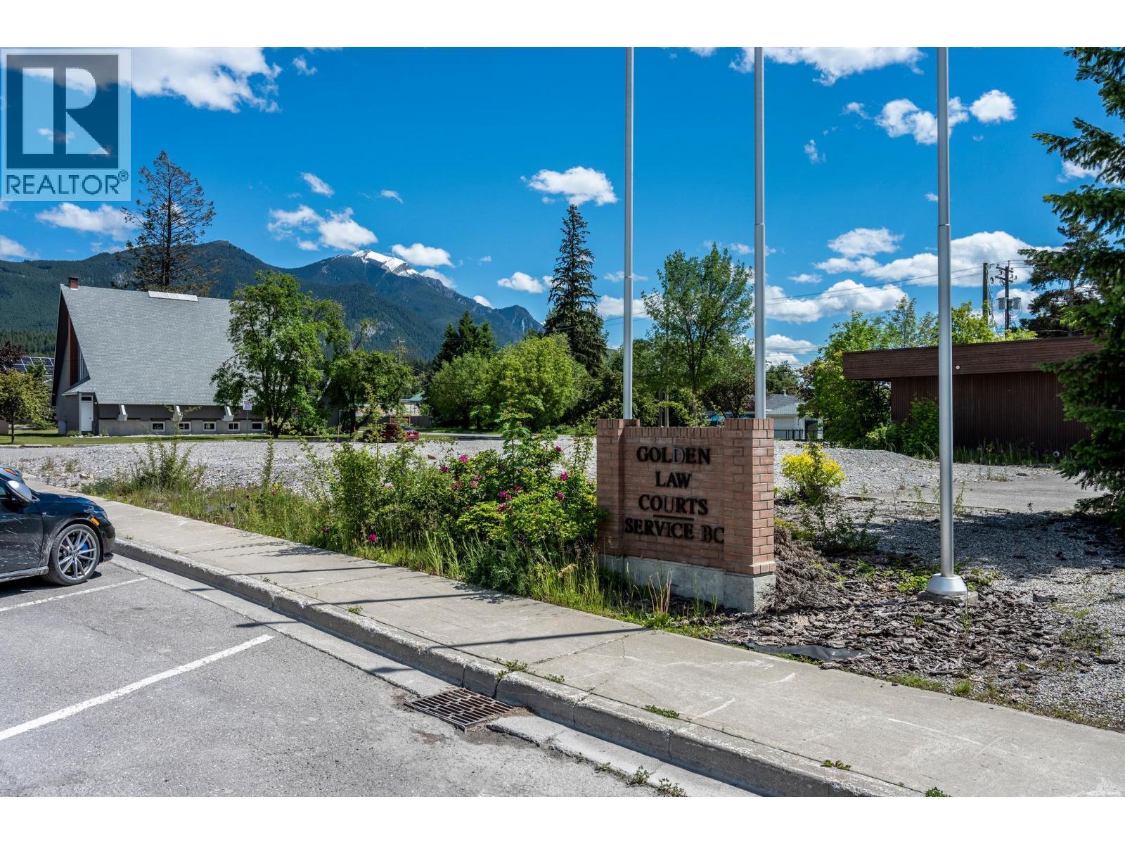 837 Park Drive, Golden, BC