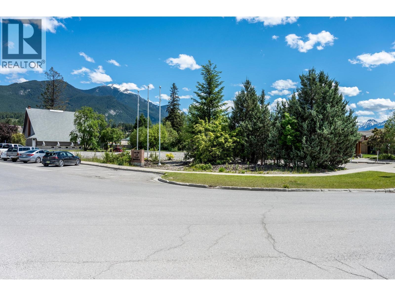 837 Park Drive, Golden, BC