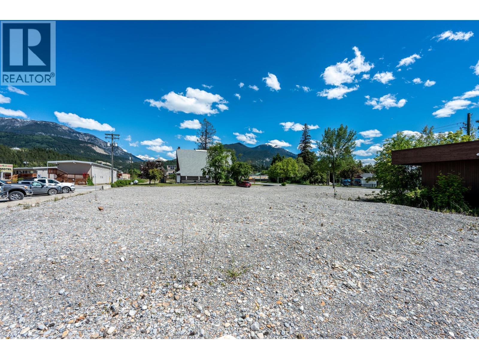 837 Park Drive, Golden, BC