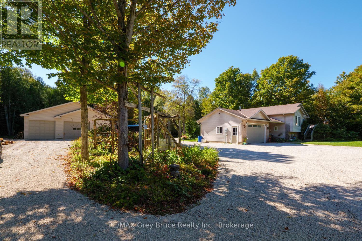 Welcome Home! - 135 North Diagonal, South Bruce Peninsula, ON