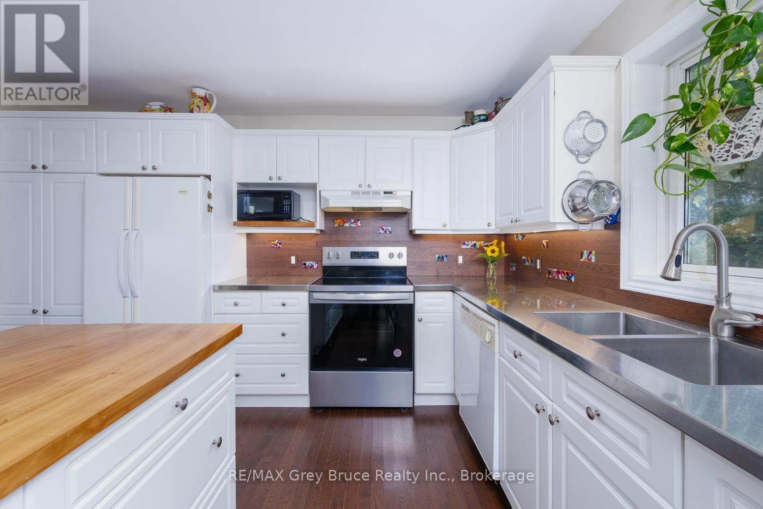 SS countertop & sink, perfect for food preparation - 135 North Diagonal, South Bruce Peninsula, ON