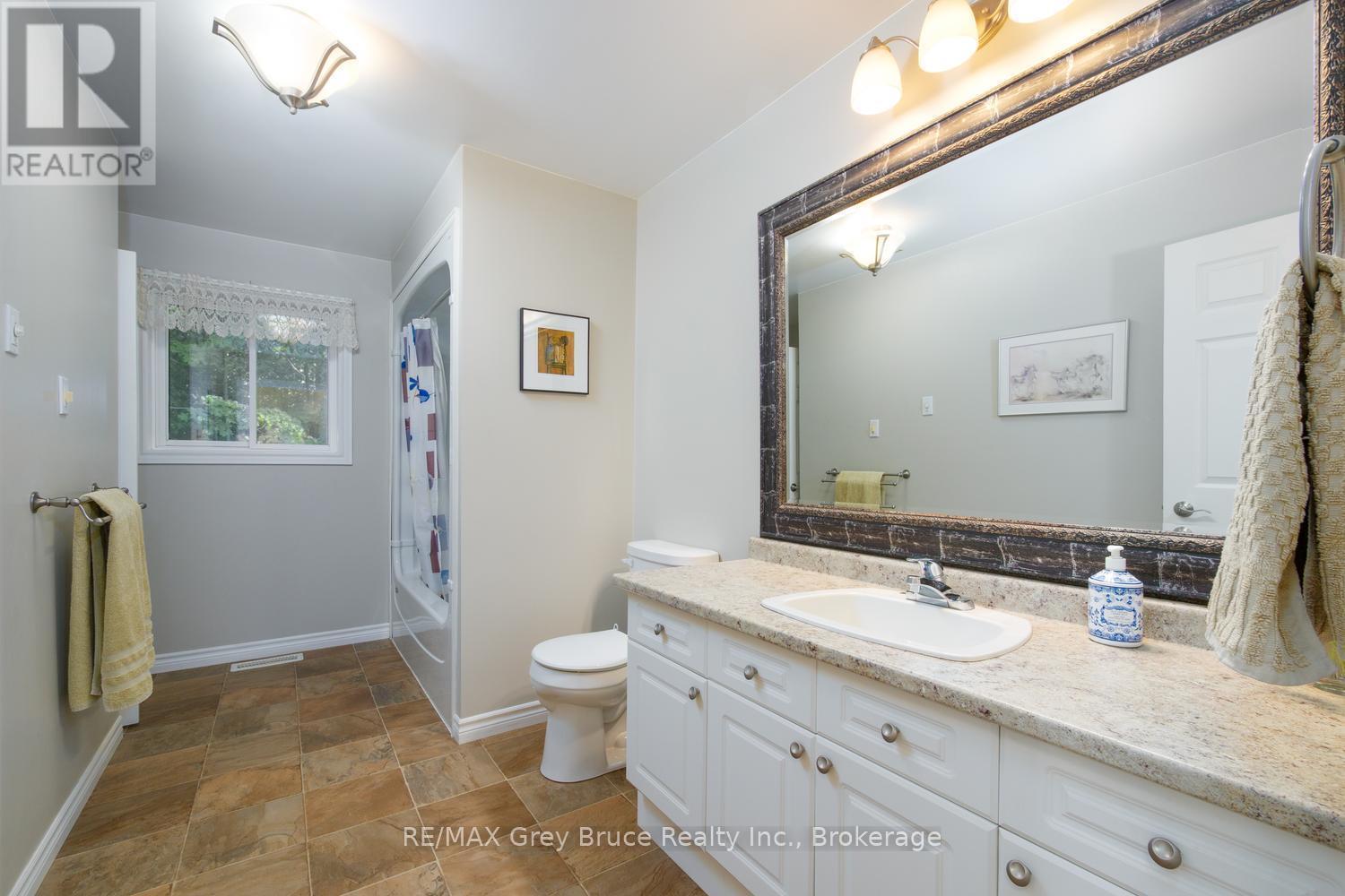 4Pc Bathroom - 135 North Diagonal, South Bruce Peninsula, ON
