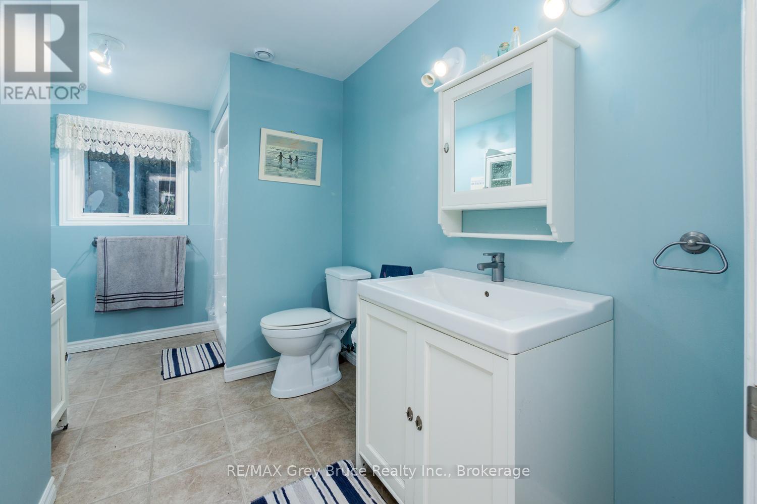 3Pc Bath - 135 North Diagonal, South Bruce Peninsula, ON