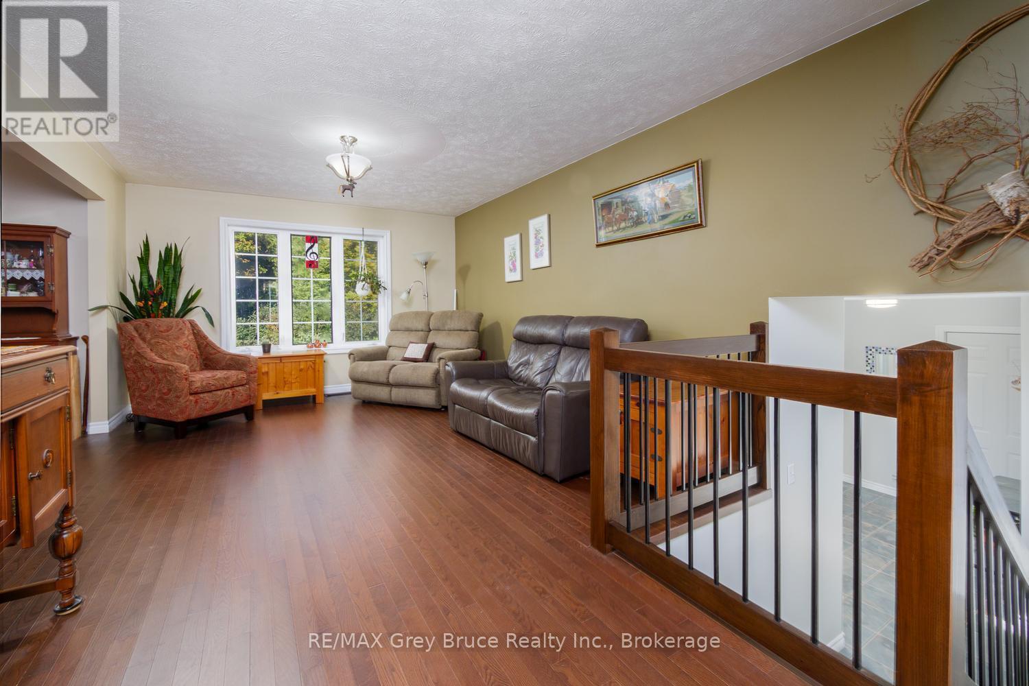 Spacious living room for family gatherings - 135 North Diagonal, South Bruce Peninsula, ON