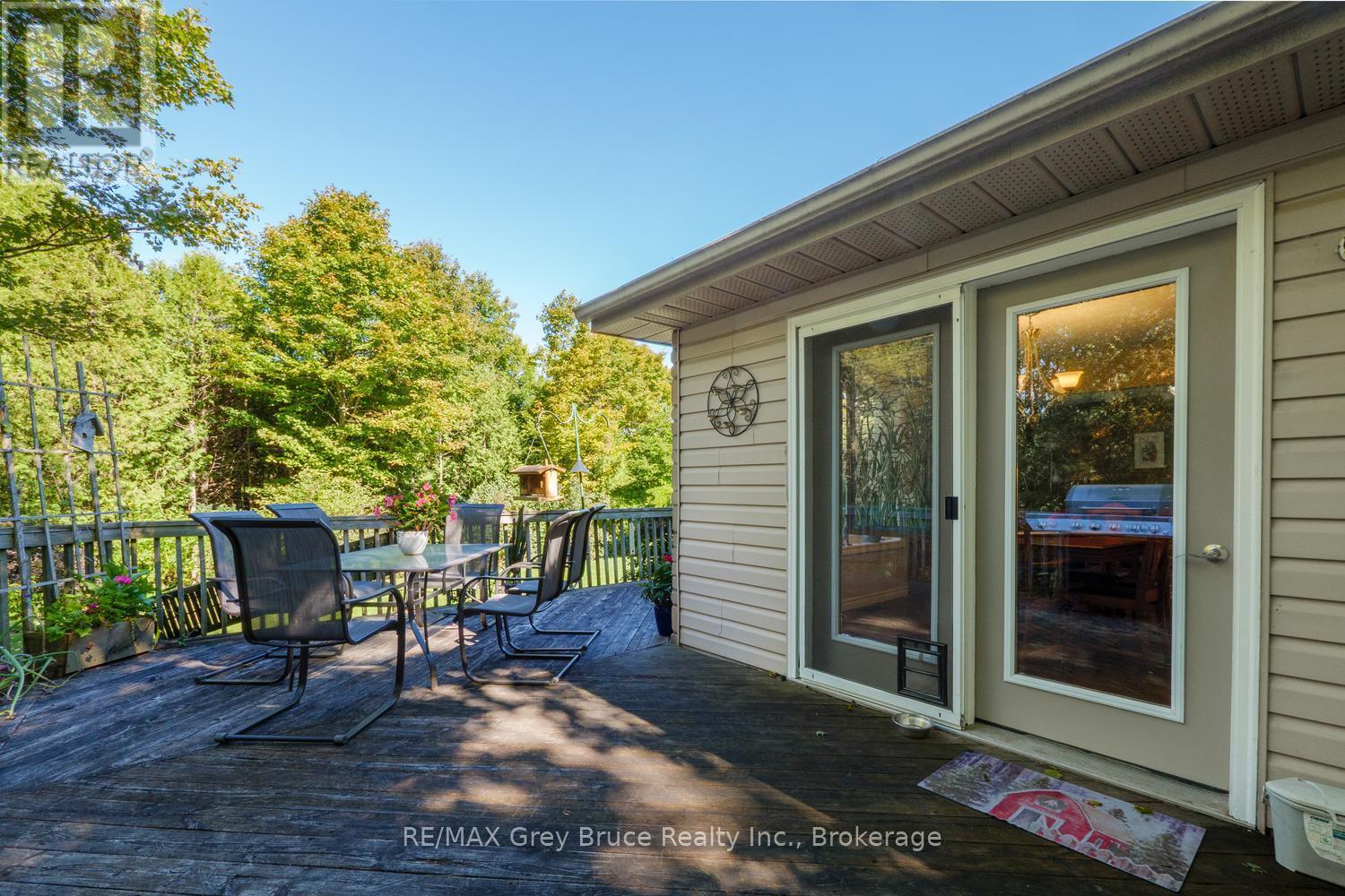 Enjoy BBQs, outdoor dining and entertaining - 135 North Diagonal, South Bruce Peninsula, ON