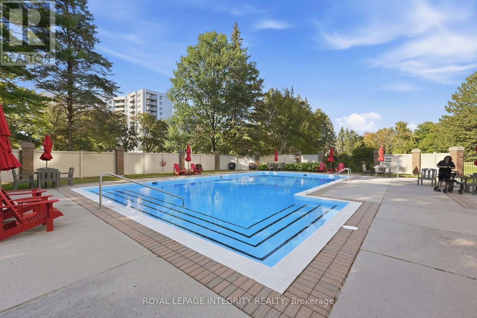 Heated outdoor pool - 808 - 1025 Grenon Avenue, Ottawa, ON