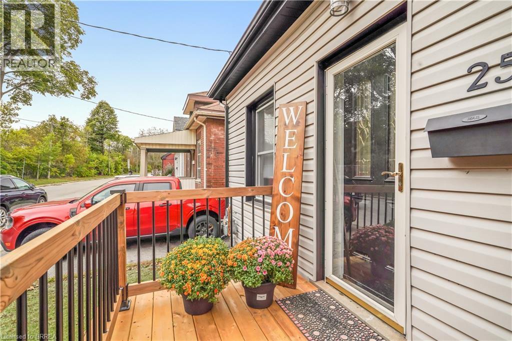 25 Alonzo Street, Brantford, ON