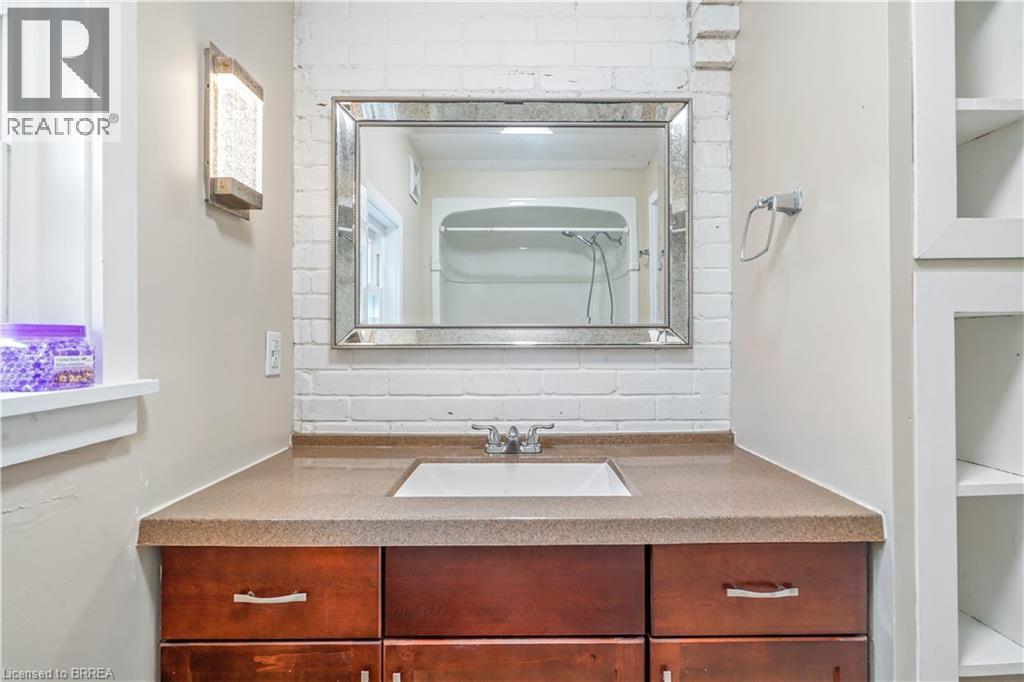 25 Alonzo Street, Brantford, ON