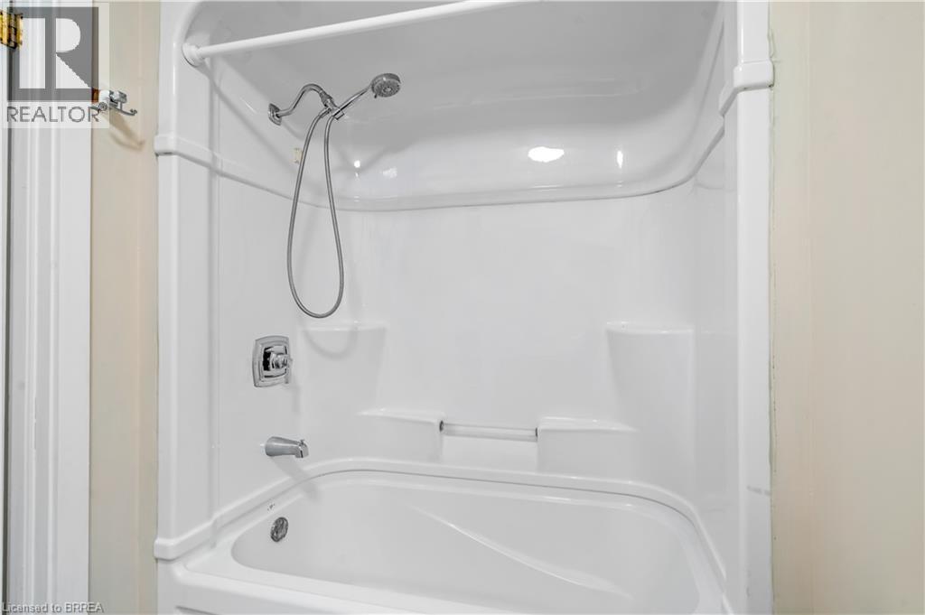 25 Alonzo Street, Brantford, ON