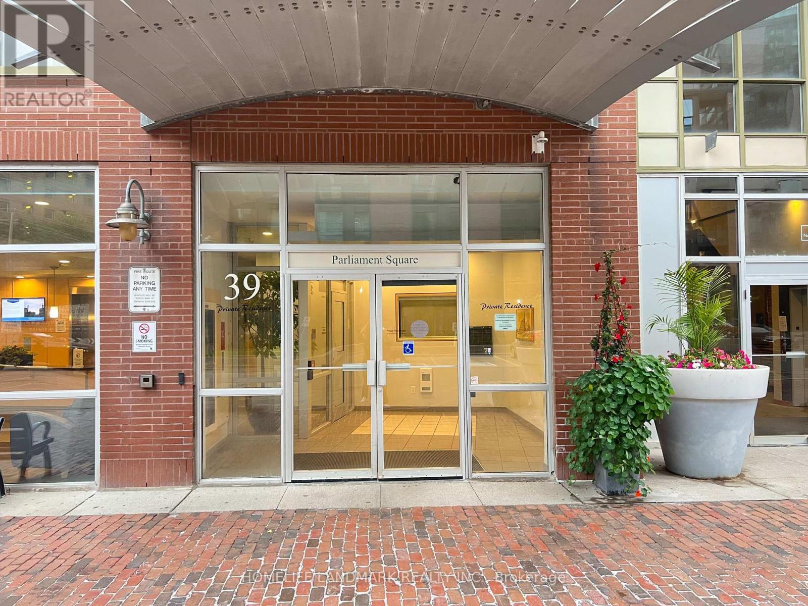 716 - 39 Parliament Street, Toronto, ON
