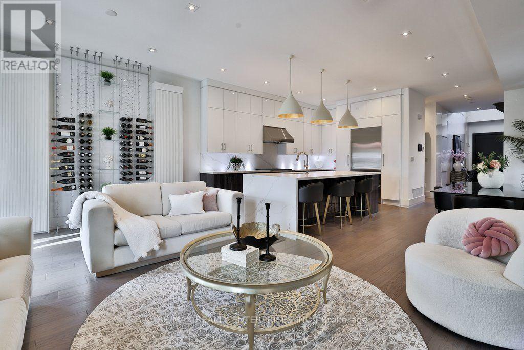 7B Iroquois Avenue, Mississauga, ON