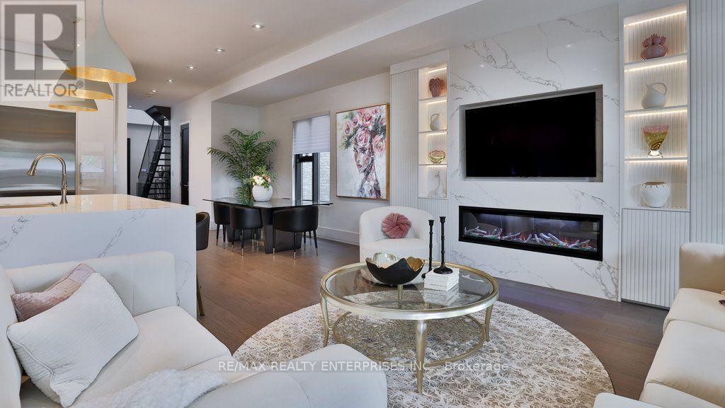 7B Iroquois Avenue, Mississauga, ON