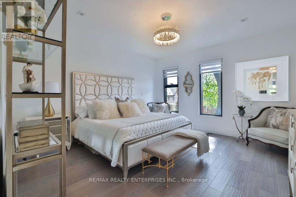 7B Iroquois Avenue, Mississauga, ON