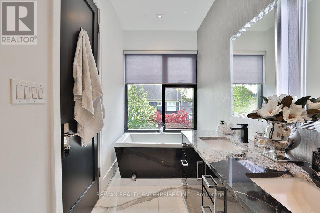 7B Iroquois Avenue, Mississauga, ON
