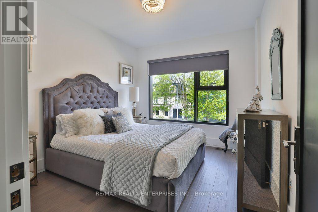 7B Iroquois Avenue, Mississauga, ON