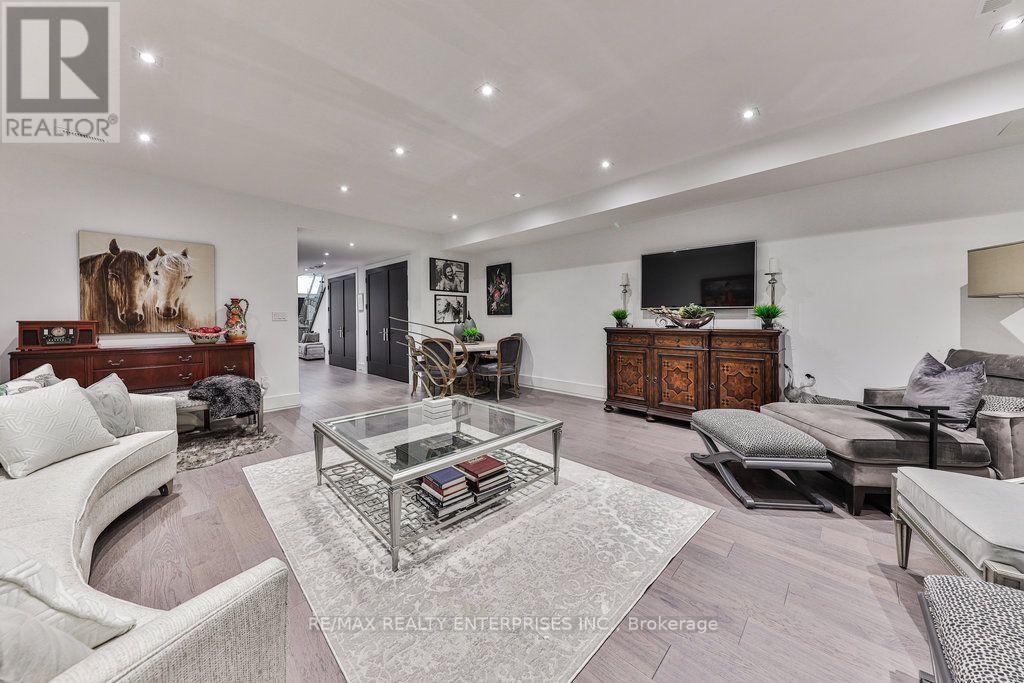 7B Iroquois Avenue, Mississauga, ON