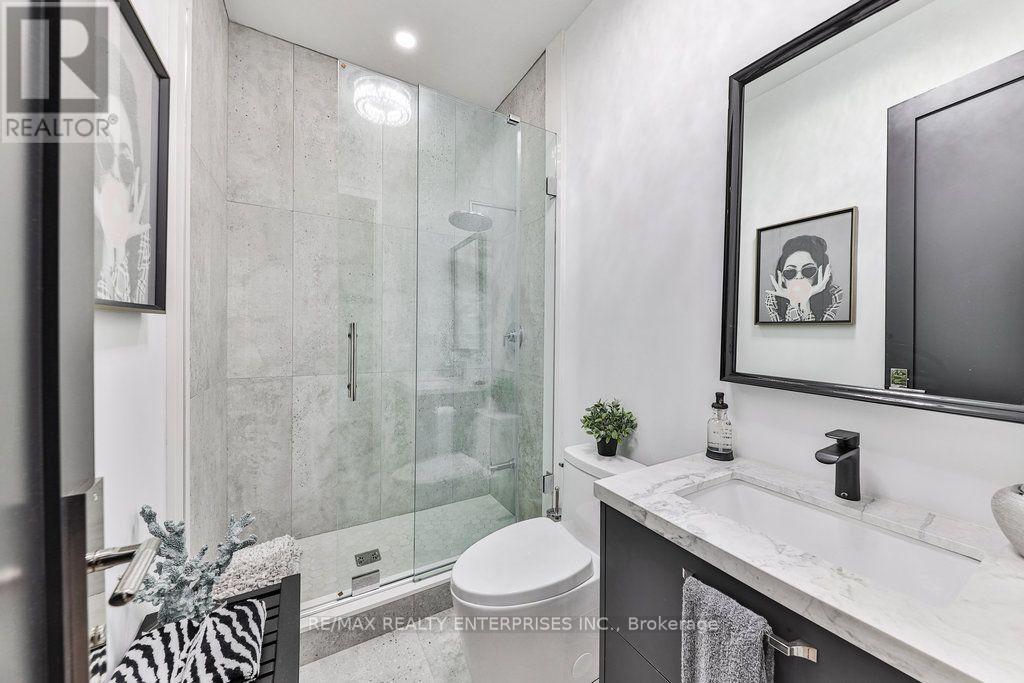 7B Iroquois Avenue, Mississauga, ON