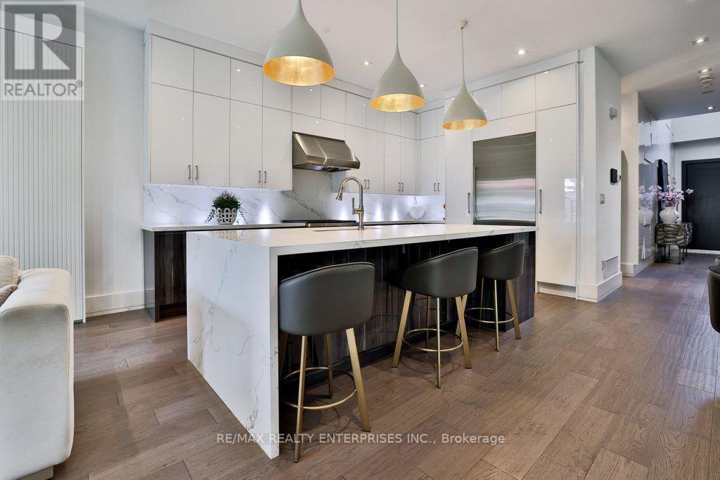 7B Iroquois Avenue, Mississauga, ON