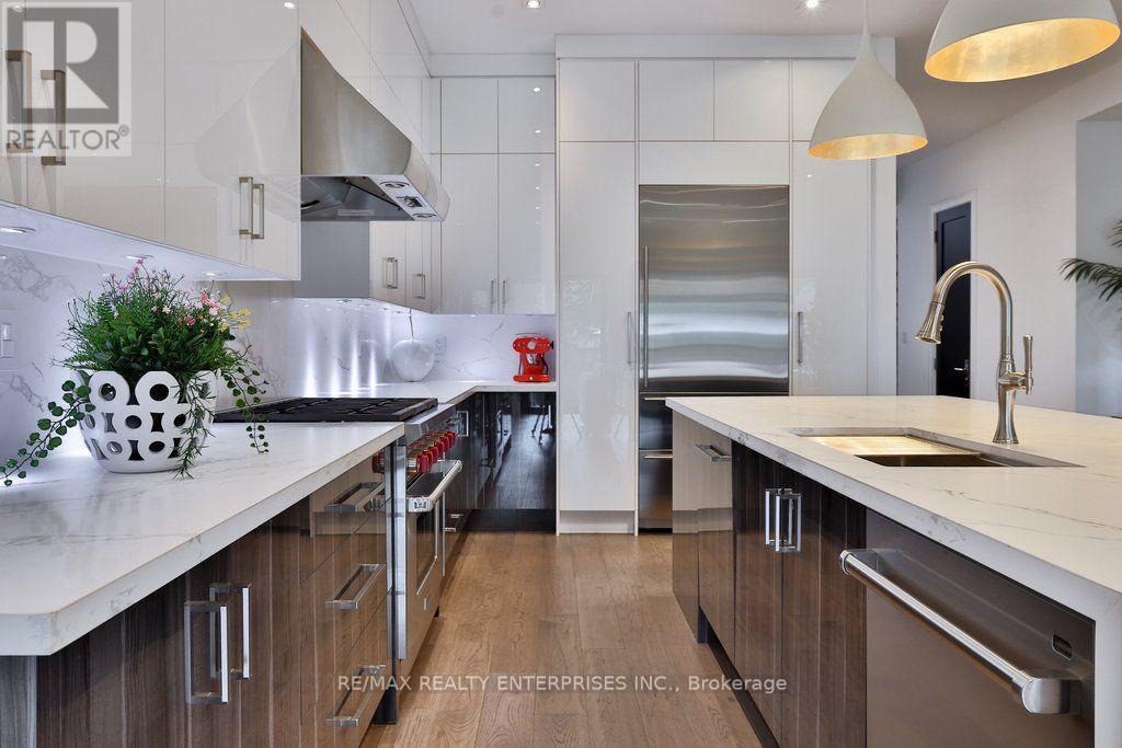 7B Iroquois Avenue, Mississauga, ON