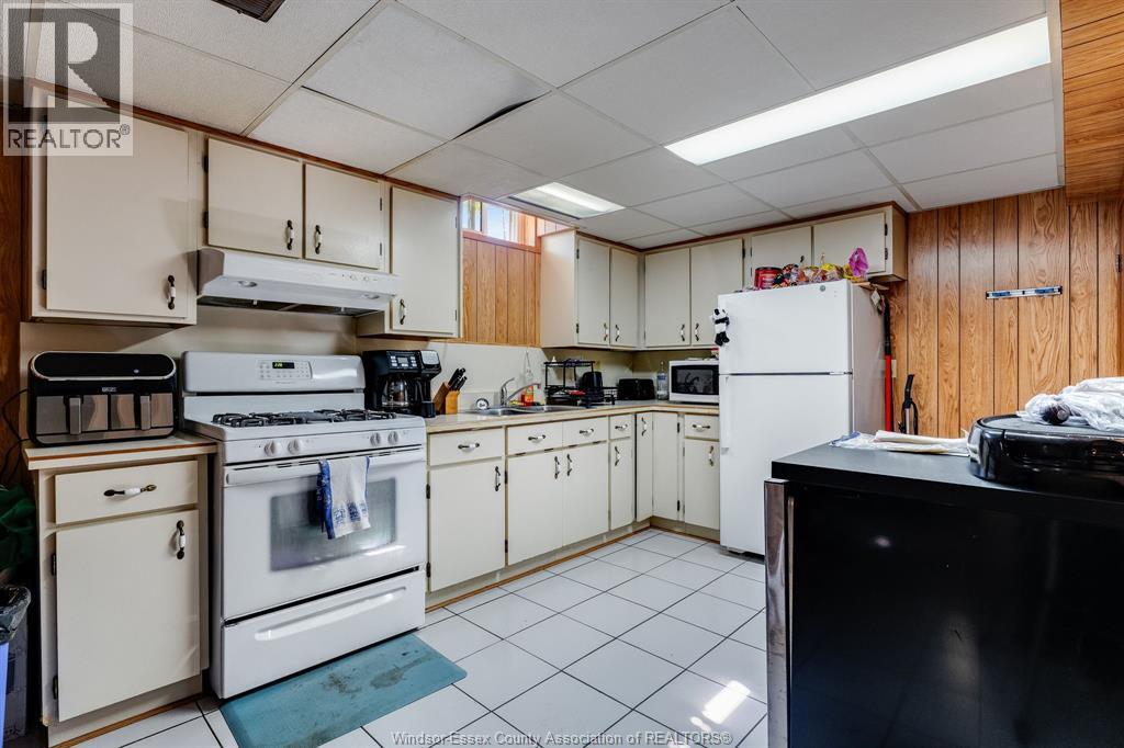 85 Lutsch Avenue, Leamington, ON