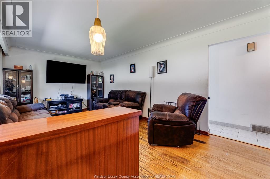 85 Lutsch Avenue, Leamington, ON