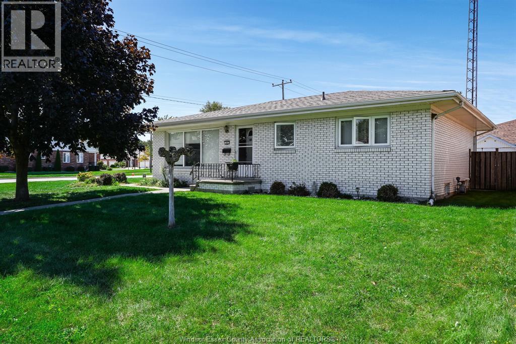 85 Lutsch Avenue, Leamington, ON