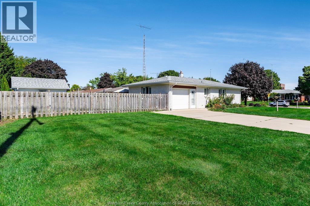 85 Lutsch Avenue, Leamington, ON