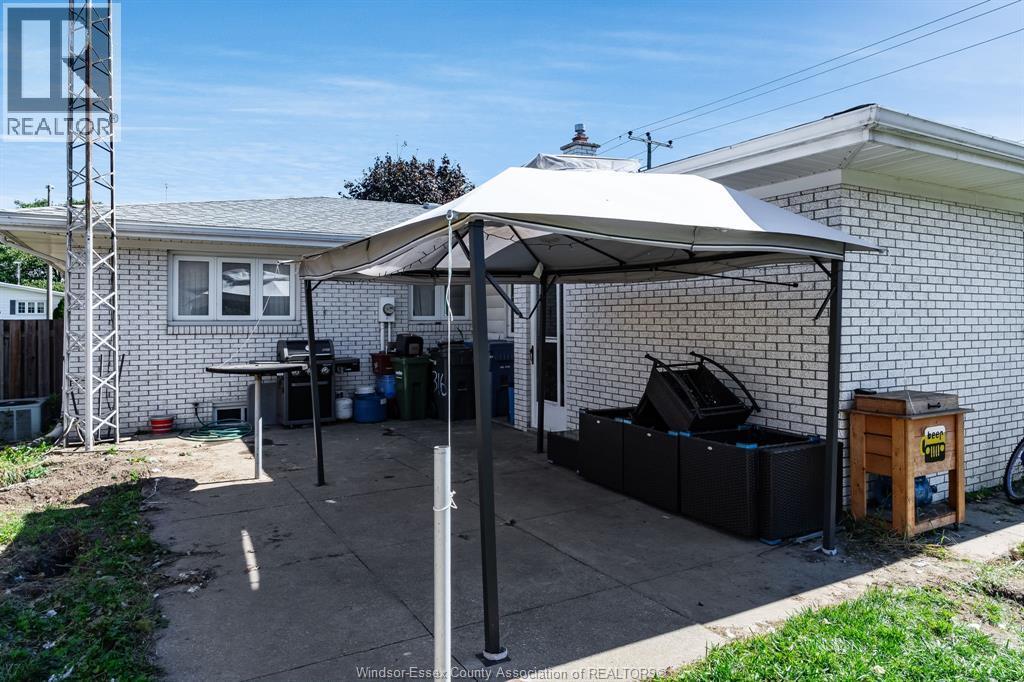 85 Lutsch Avenue, Leamington, ON