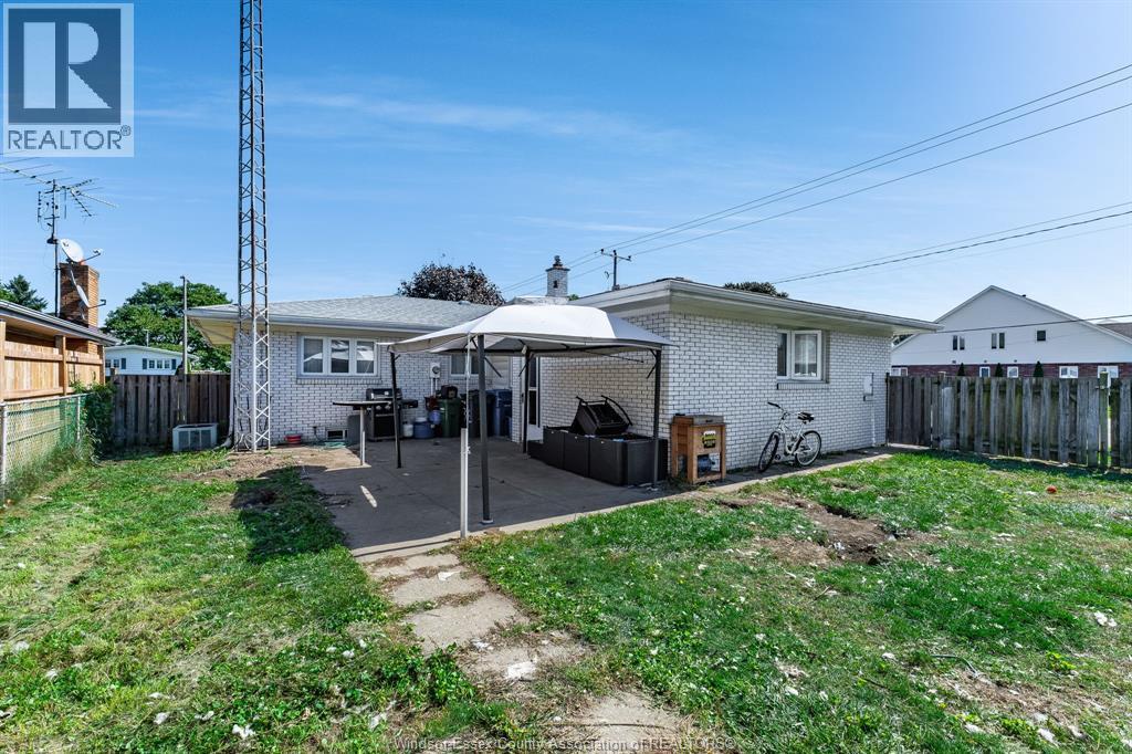 85 Lutsch Avenue, Leamington, ON