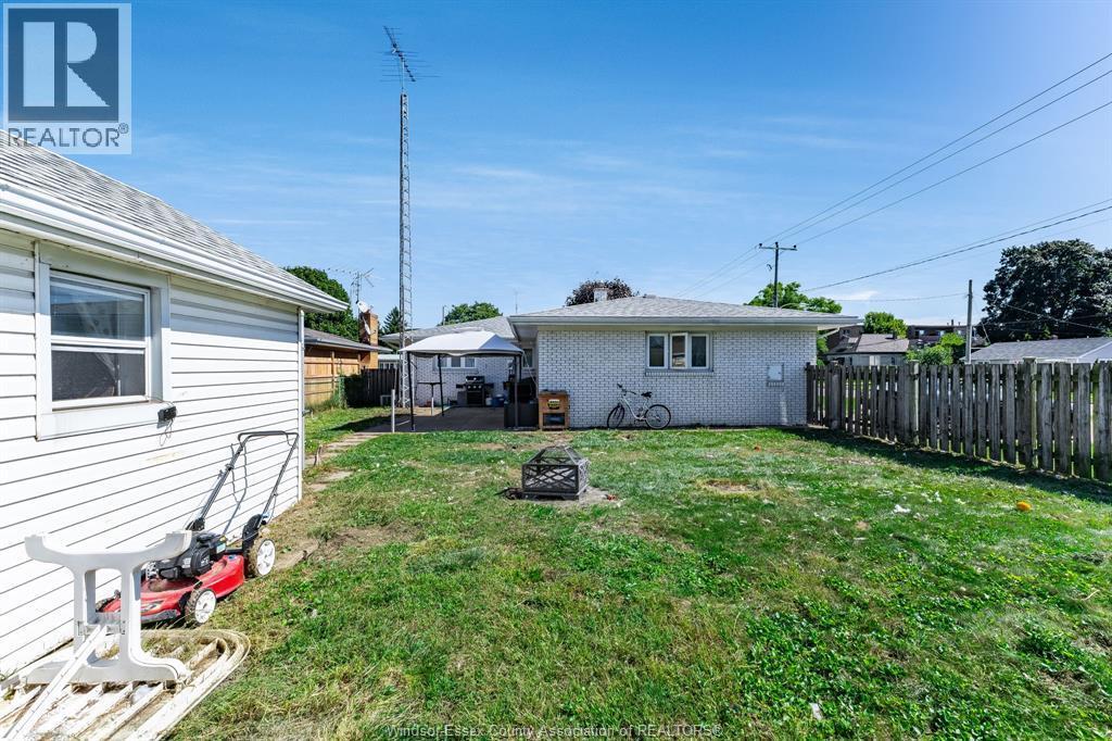 85 Lutsch Avenue, Leamington, ON