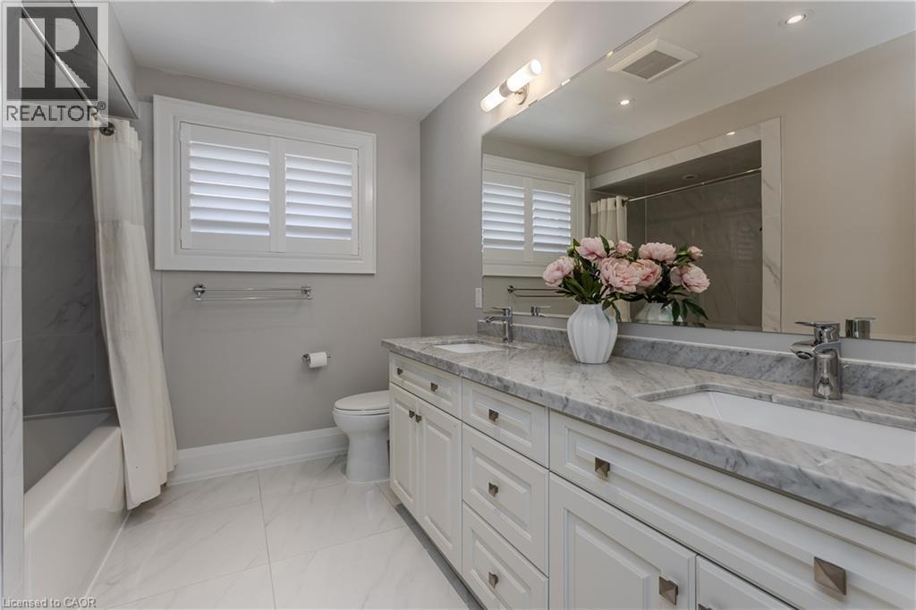 541 Hambling Court, Burlington, ON