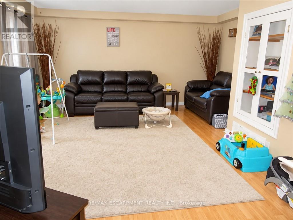 VIRTUALLY STAGED - 213-215 Maple Street, Haldimand, ON
