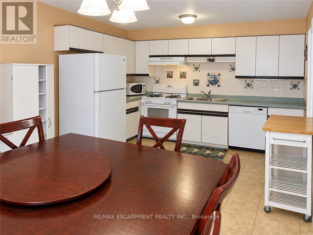 VIRTUALLY STAGED - 213-215 Maple Street, Haldimand, ON
