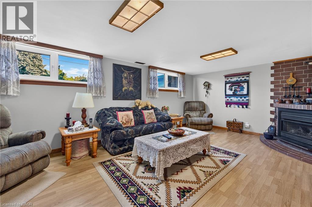 994 Barton Street, Stoney Creek, ON