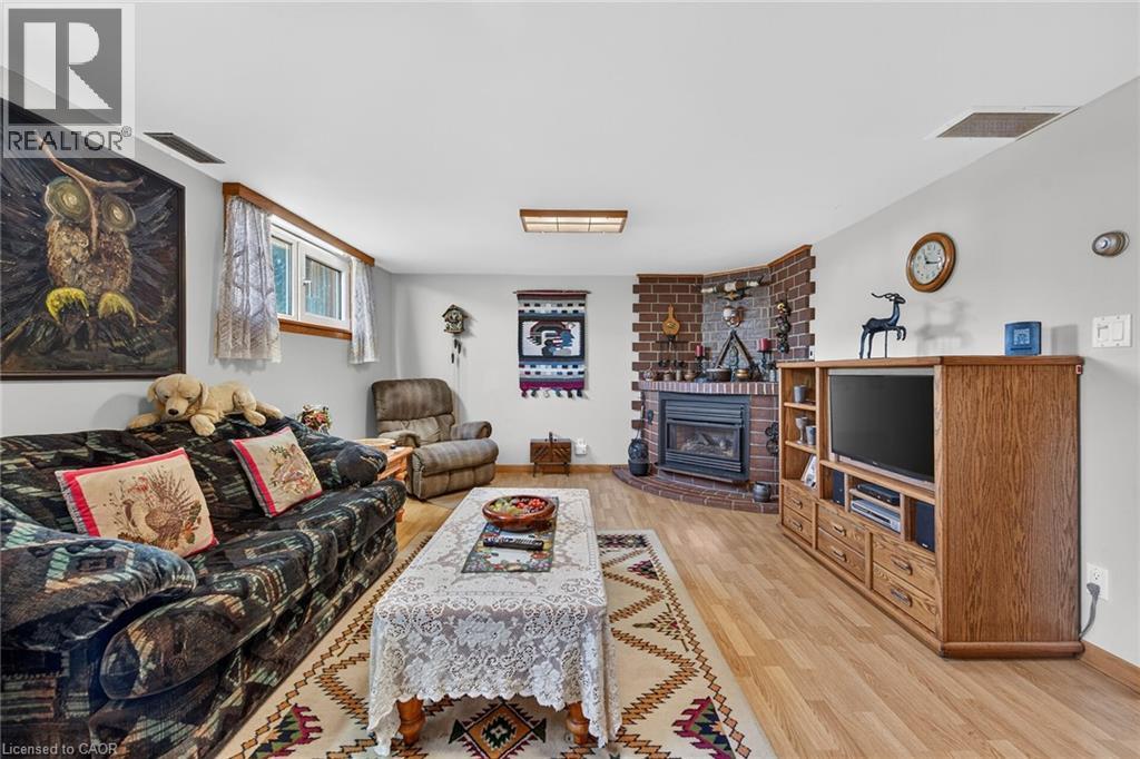 994 Barton Street, Stoney Creek, ON