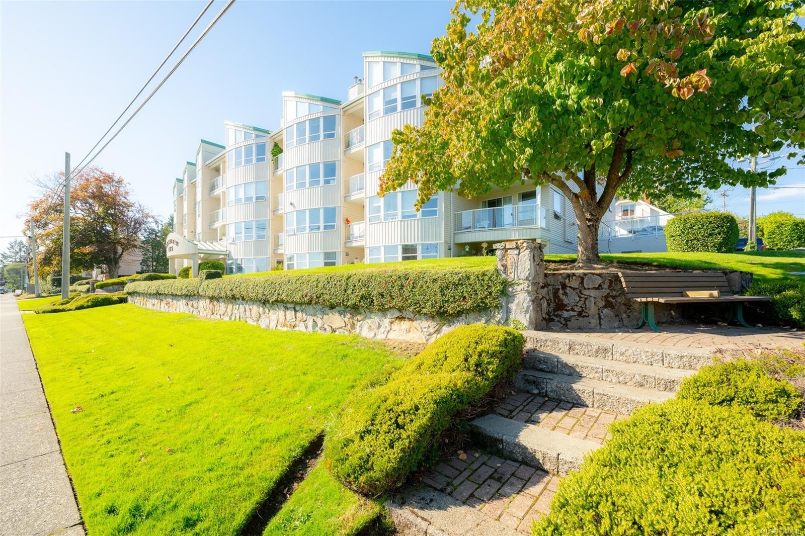 #401-355 Stewart Ave, Nanaimo, BC