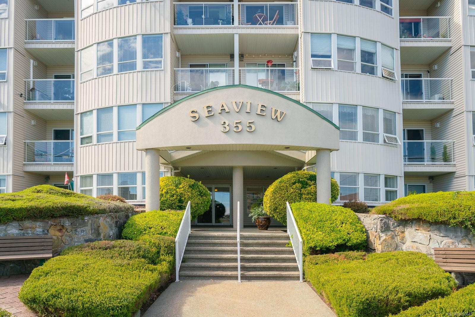 #401-355 Stewart Ave, Nanaimo, BC