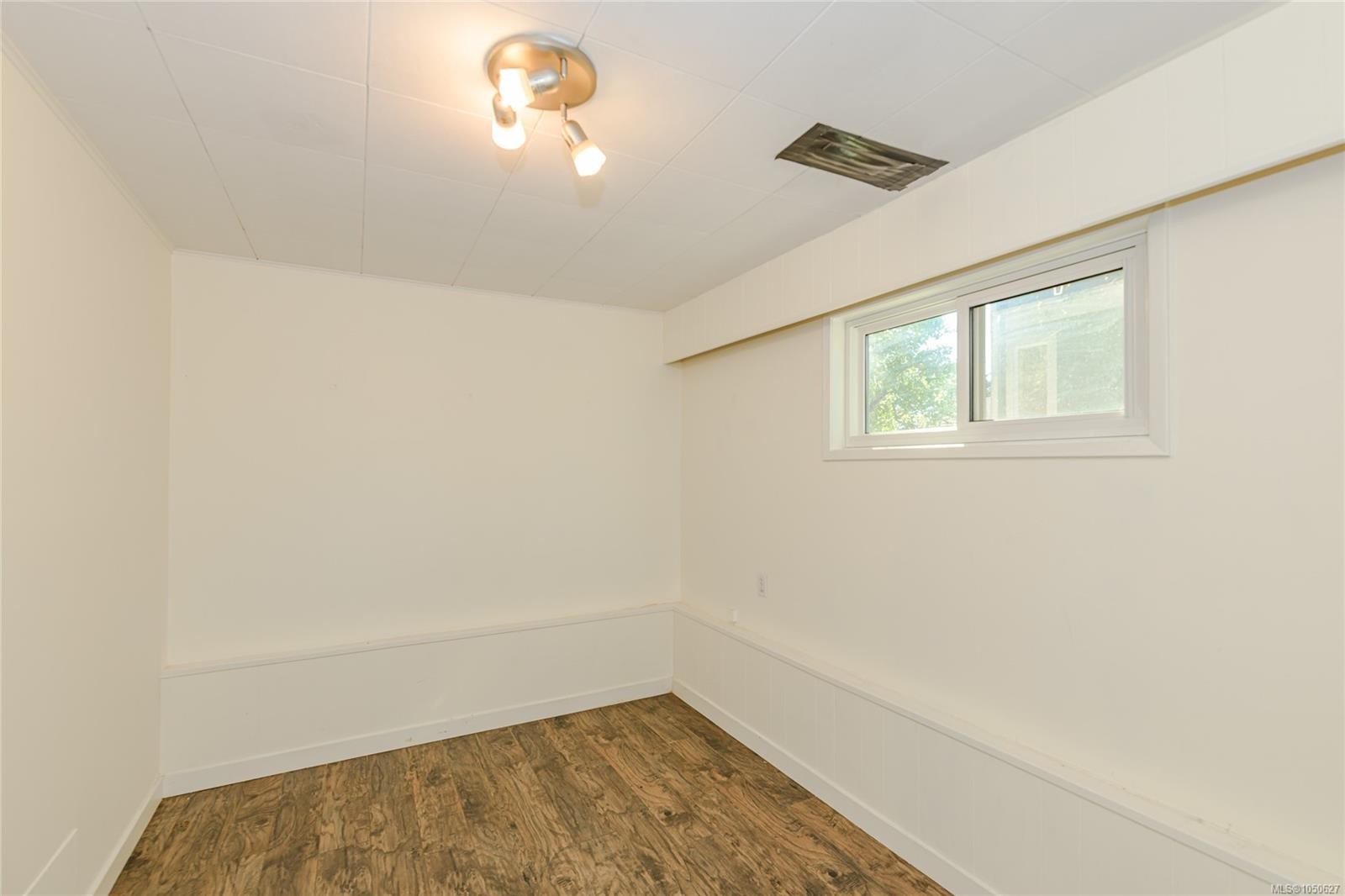 1711 Christmas Ave, Saanich, BC