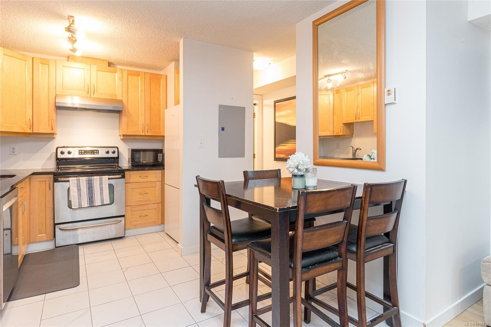 #101-827 North Park St, Victoria, BC
