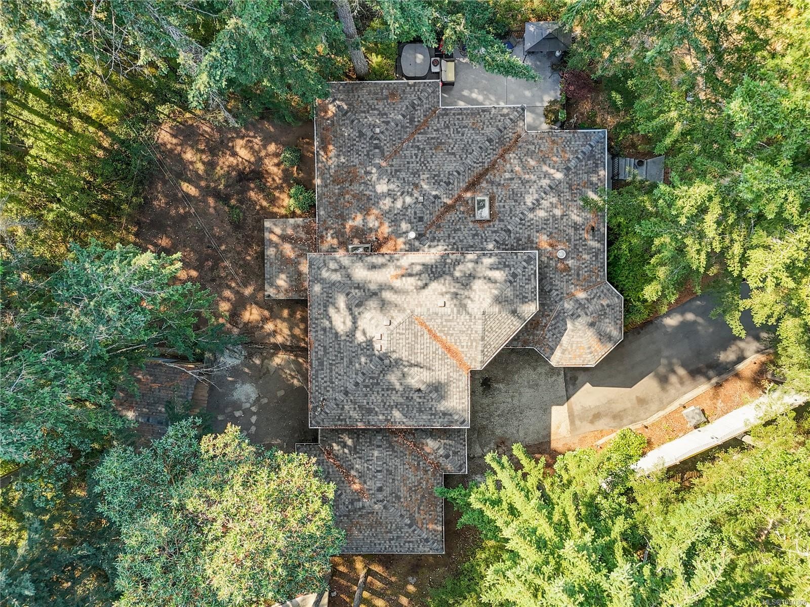 661 Millstream Lake Rd, Highlands, BC