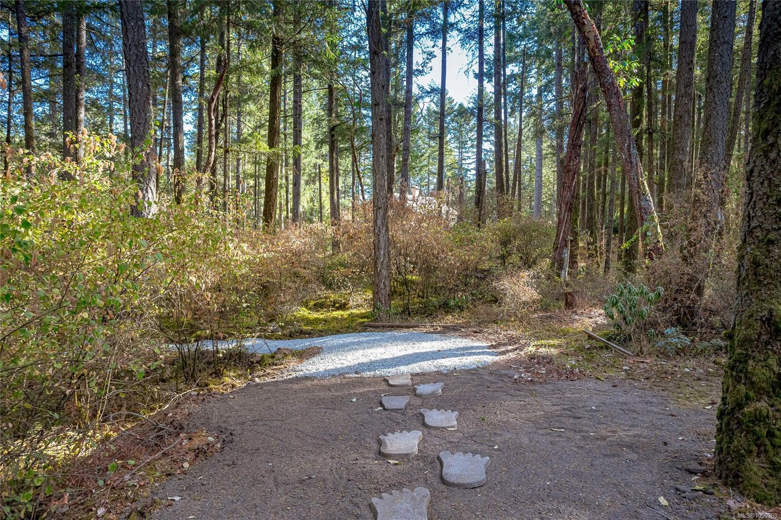 661 Millstream Lake Rd, Highlands, BC