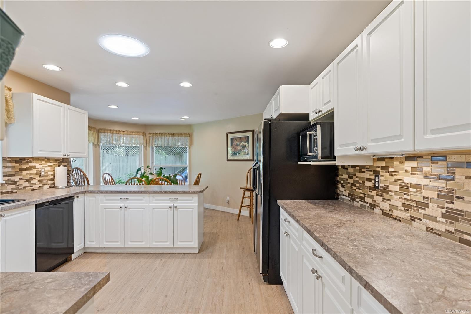 661 Millstream Lake Rd, Highlands, BC